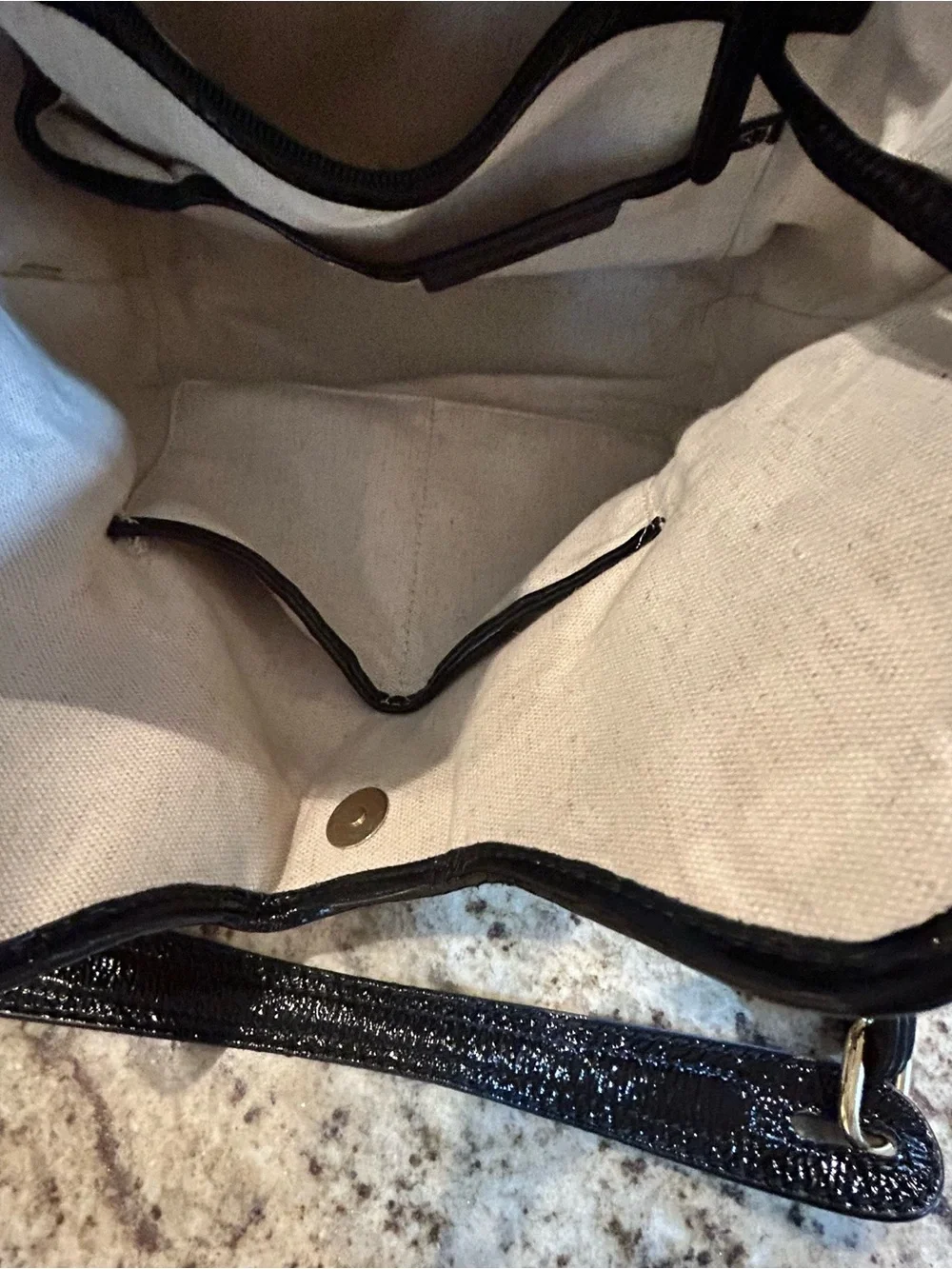 Michael Kors Straw Shoulder Purse in Tan with Black Chain handles. Nice